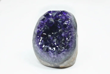 Cairn · Cut-Base Amethyst, Extra Quality - view 2