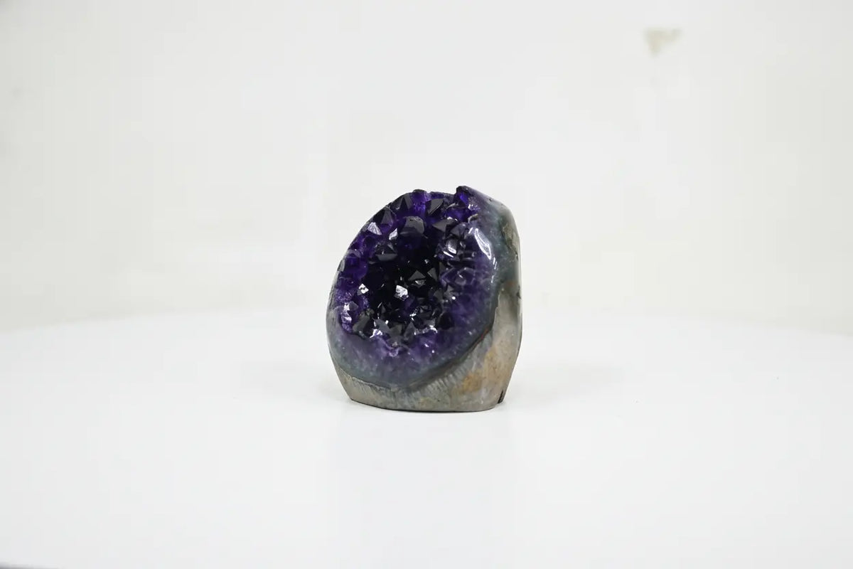 Cairn · Cut-Base Amethyst, Extra Quality - view 3