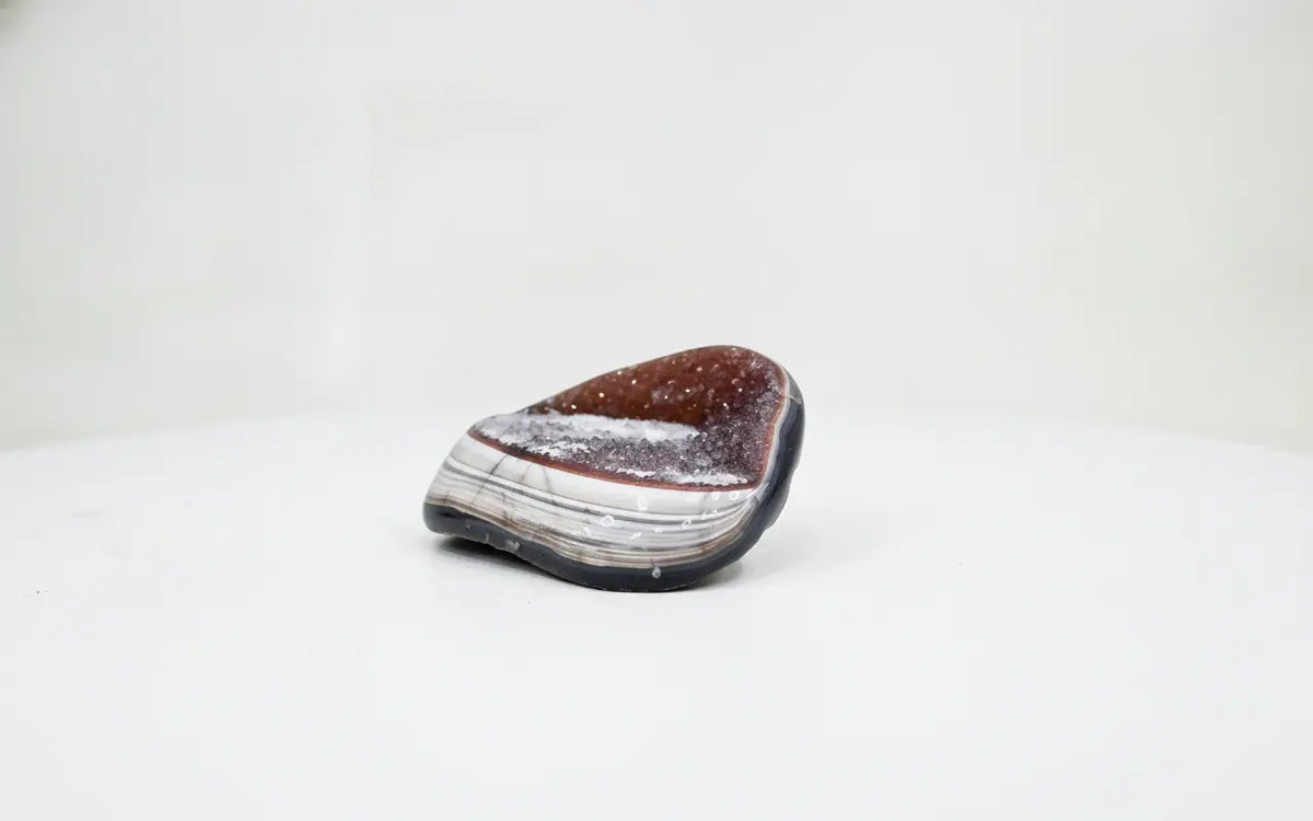 Jasper · Amethyst Formations with Jasper Banding - view 3