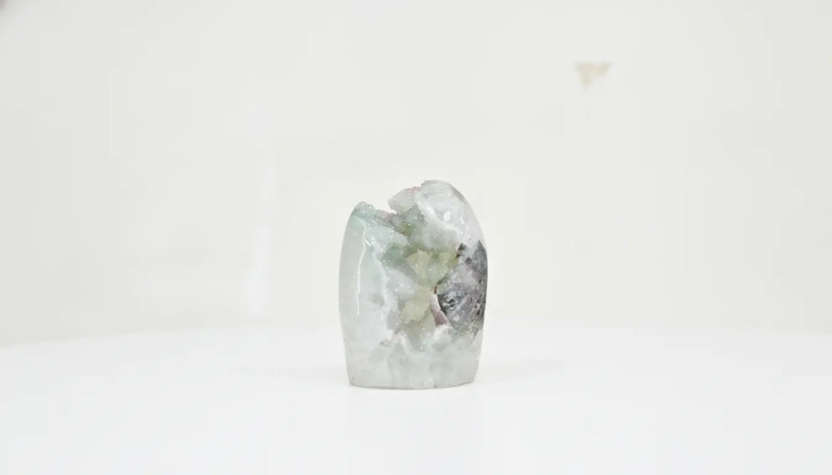 Moss · Cut-Base Amethyst Quartz, Green - view 5