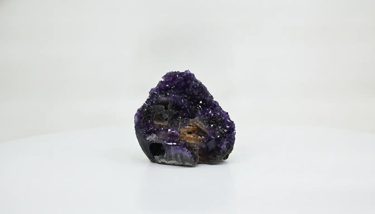 Vela · Amethyst Piece with Calcite, Extra Quality - view 3